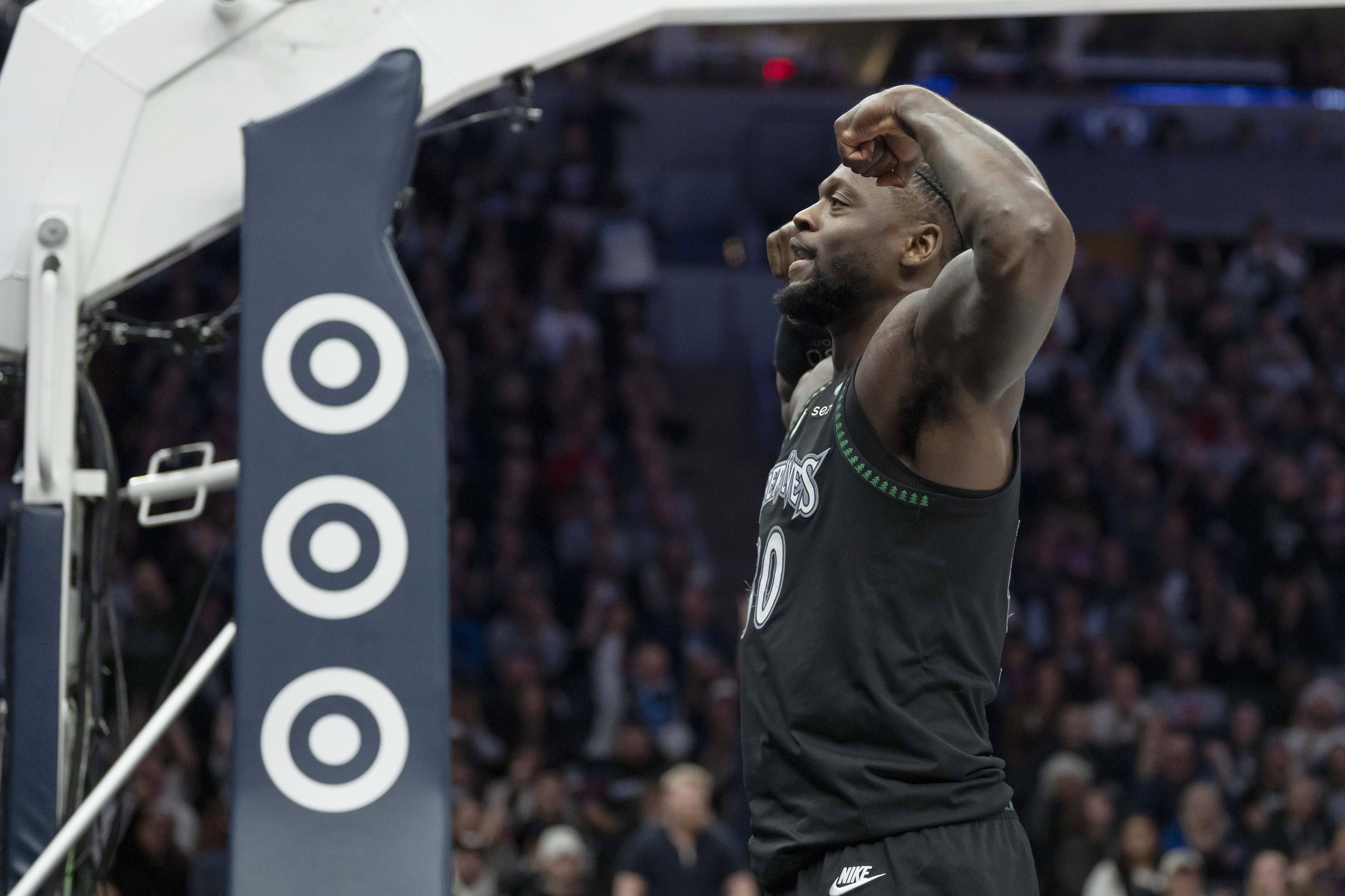 官方网站-超强表现！兰德尔半场14中10高效砍24分 另有5板6助1断&amp;三分6中4